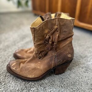 Justin Boots Distressed Brown Heeled Cowgirl Boots Size 9